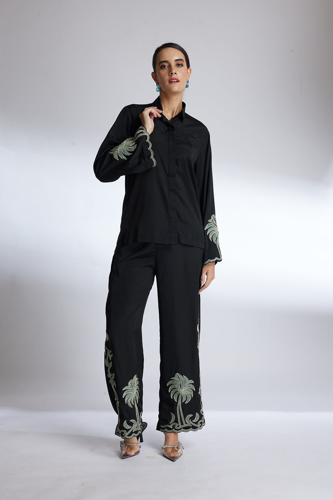 NOIR ELEGANCE PLAM STYLE PAIR