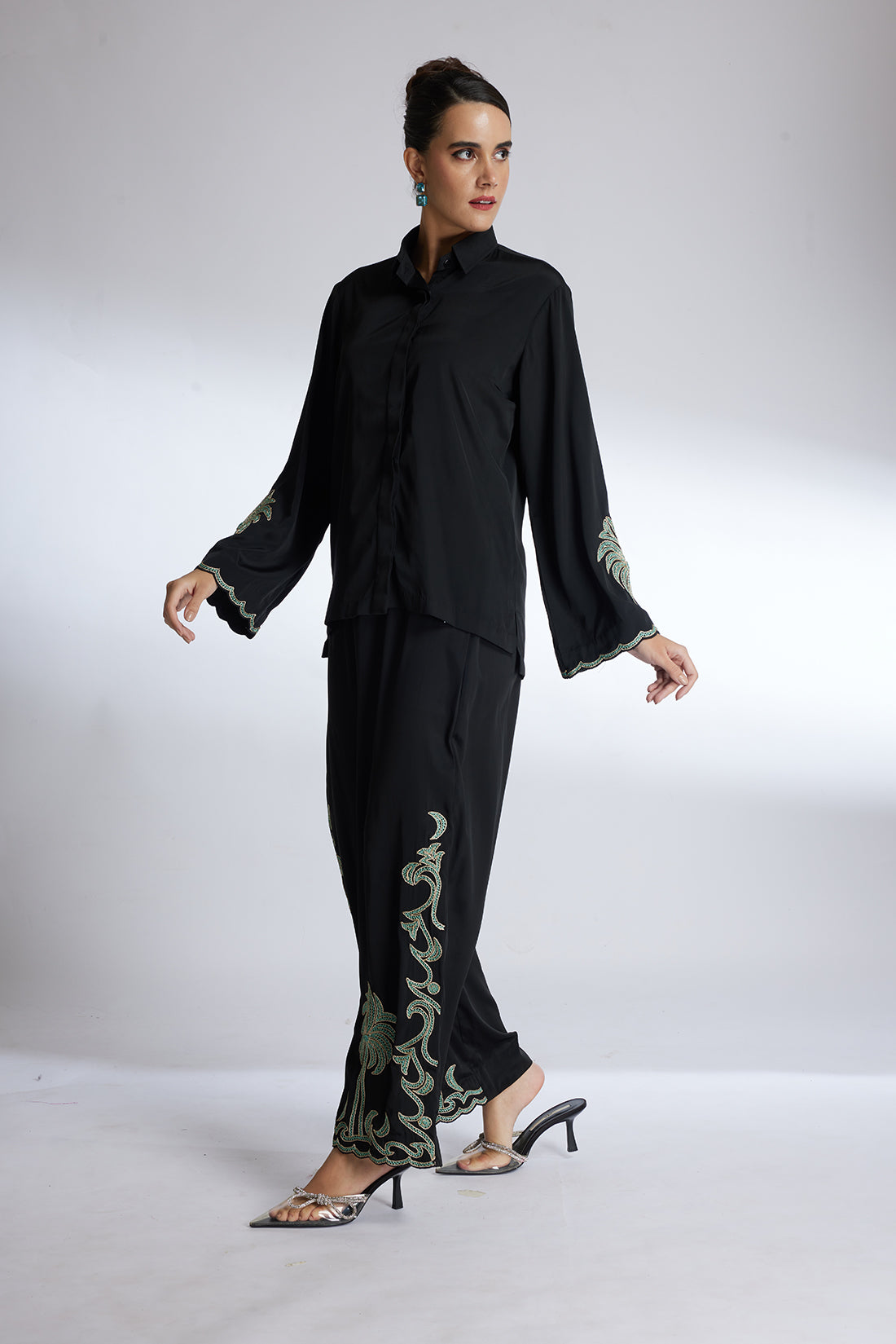 NOIR ELEGANCE PLAM STYLE PAIR